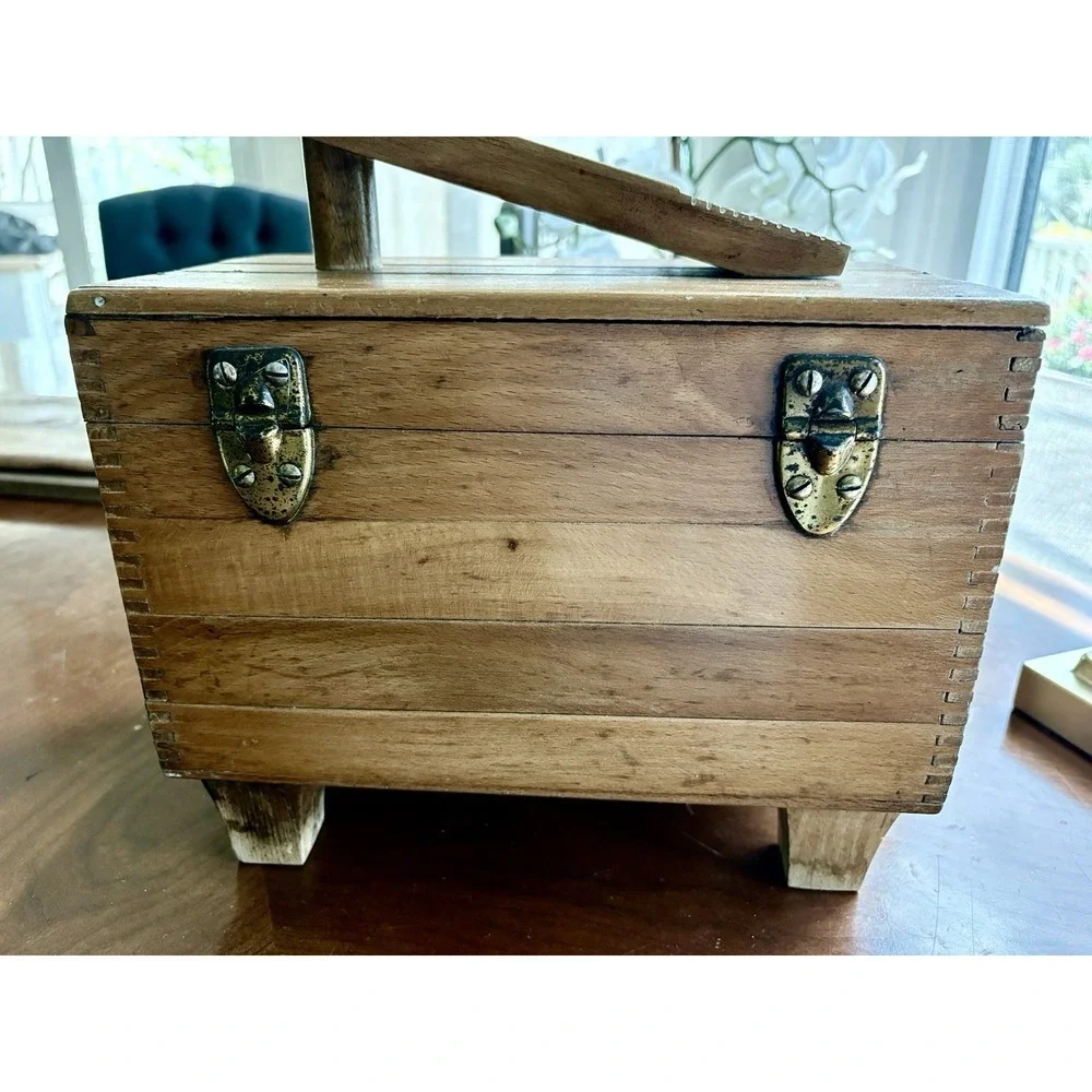 Cavalier Guardsman Vintage Wooden Shoebox Deluxe Shoes Shine Case Dovetail